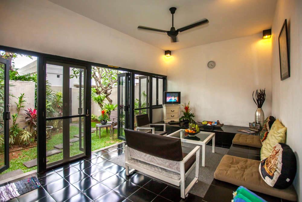 Art Rumah Dua Tiga Villa