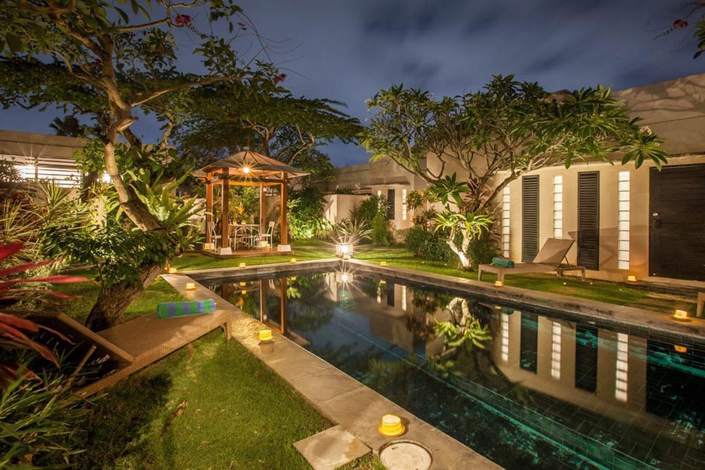 Art Rumah Dua Tiga Seminyak (Bali)