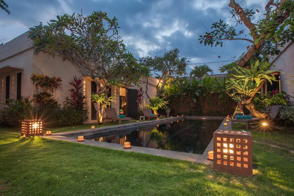 Art Rumah Dua Tiga Villa *